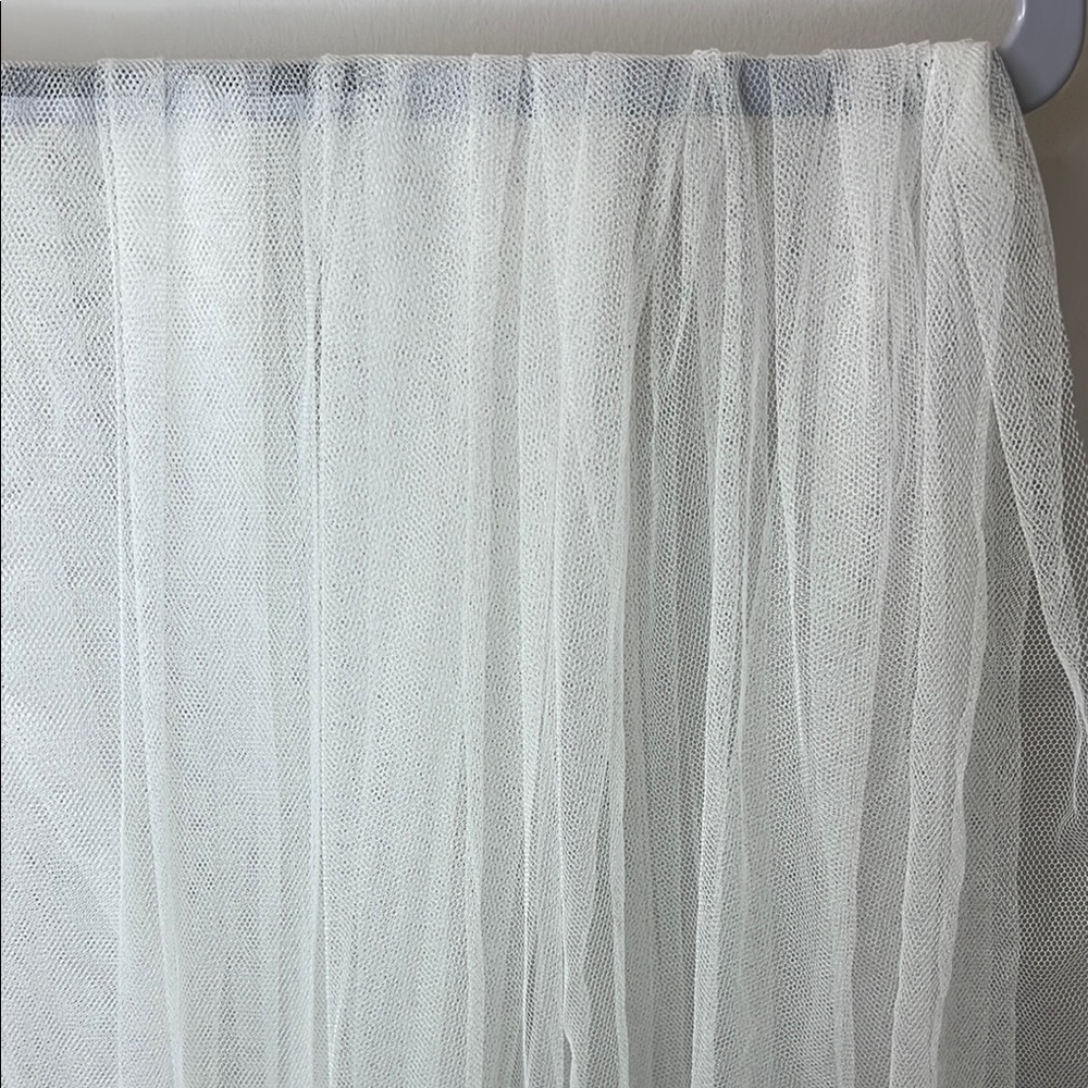 Toni Federici Elegant White Sheer Veil - Picture 3 of 7